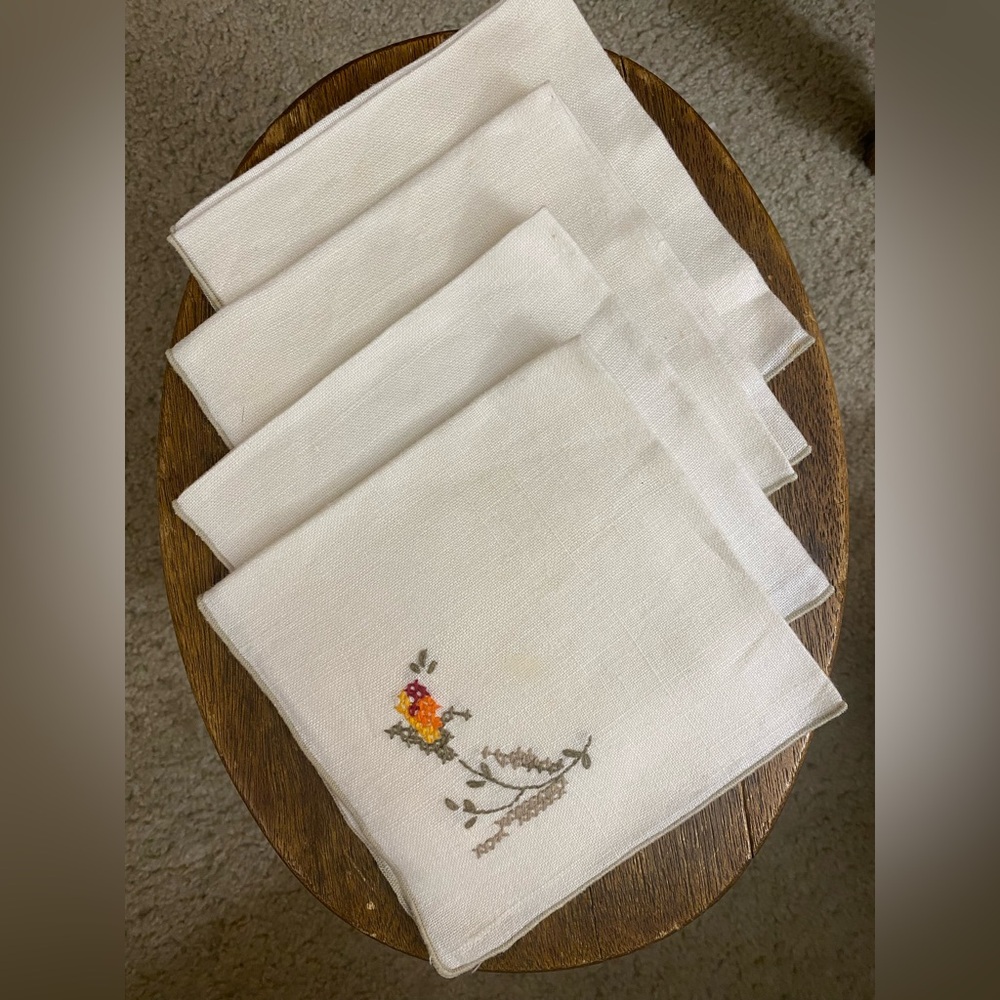 Vintage, Set of 4 White Linen Napkins with floral flower embroidery